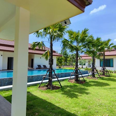 Isan Golf & Adventure Hotel Udon Thani Exteriör bild