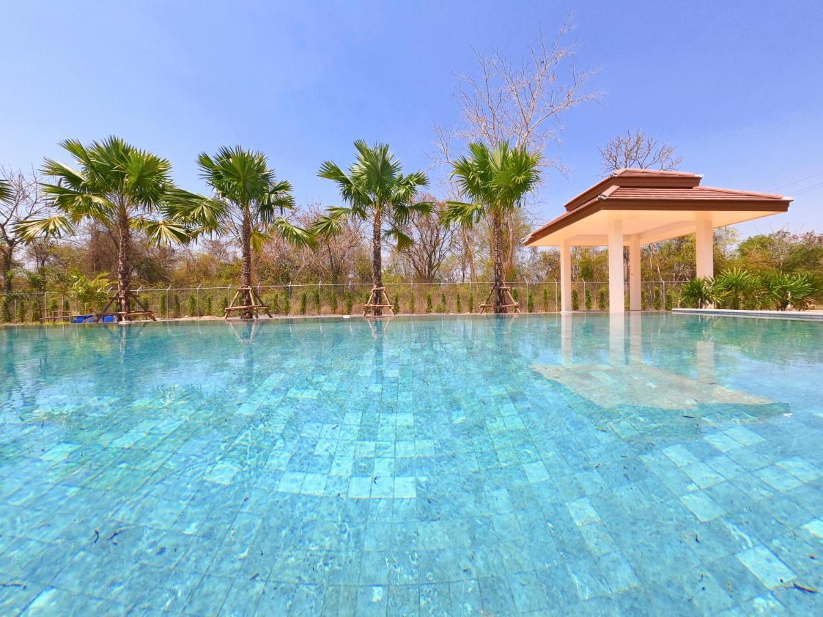 Isan Golf & Adventure Hotel Udon Thani Exteriör bild