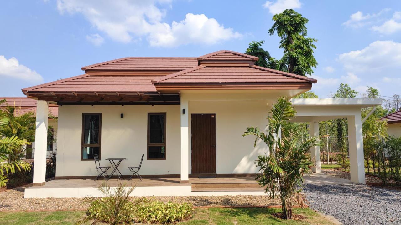 Isan Golf & Adventure Hotel Udon Thani Exteriör bild