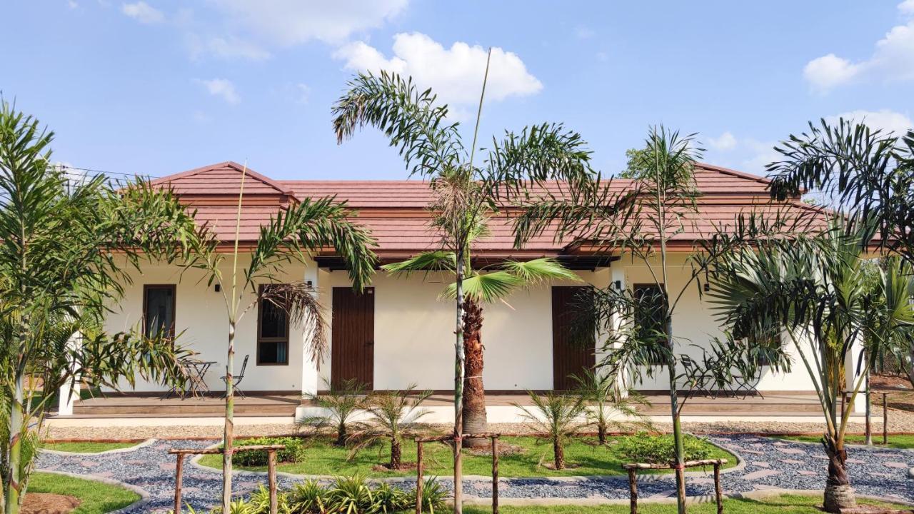 Isan Golf & Adventure Hotel Udon Thani Exteriör bild