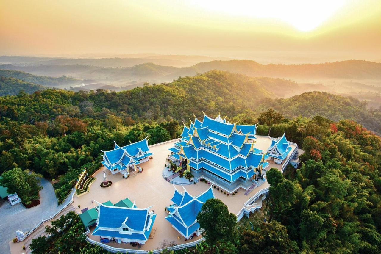 Isan Golf & Adventure Hotel Udon Thani Exteriör bild