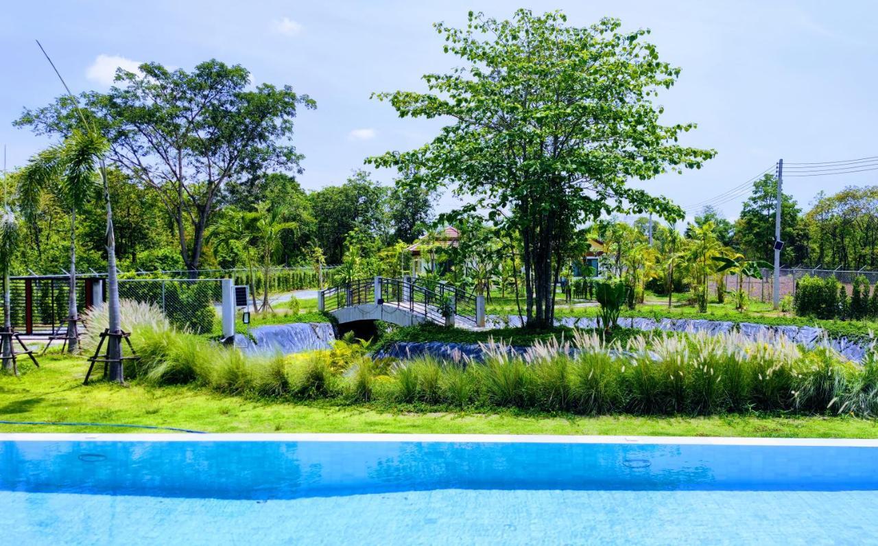 Isan Golf & Adventure Hotel Udon Thani Exteriör bild