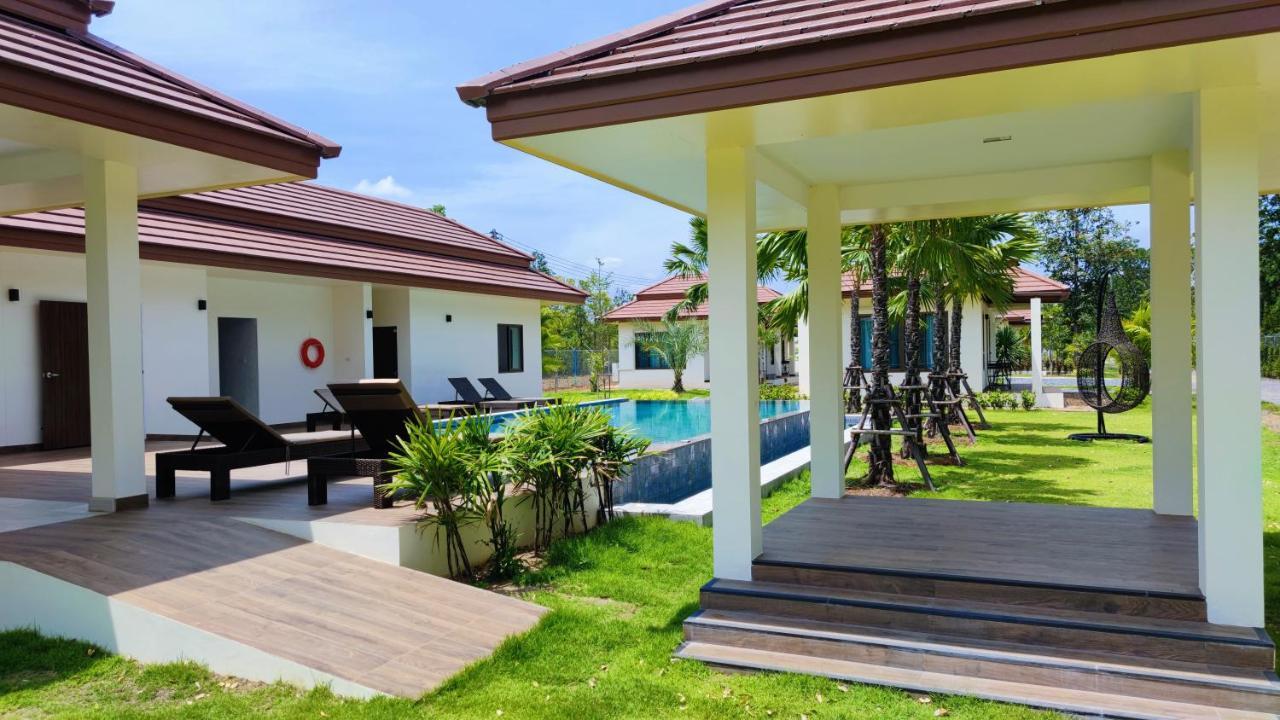 Isan Golf & Adventure Hotel Udon Thani Exteriör bild