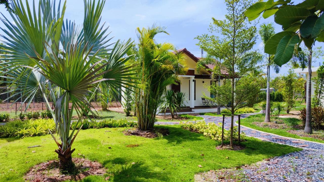 Isan Golf & Adventure Hotel Udon Thani Exteriör bild