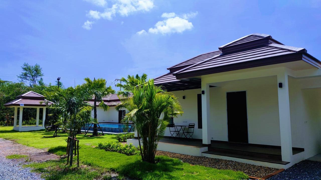 Isan Golf & Adventure Hotel Udon Thani Exteriör bild