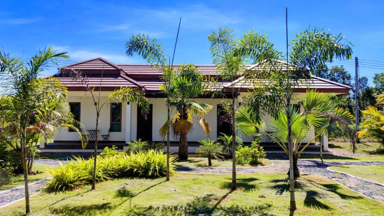 Isan Golf & Adventure Hotel Udon Thani Exteriör bild
