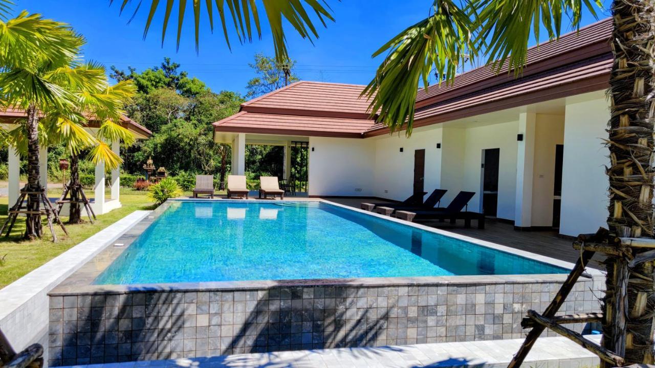 Isan Golf & Adventure Hotel Udon Thani Exteriör bild