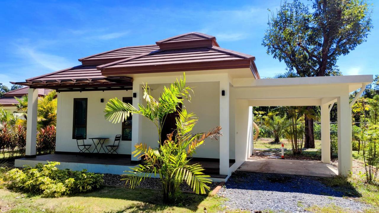 Isan Golf & Adventure Hotel Udon Thani Exteriör bild