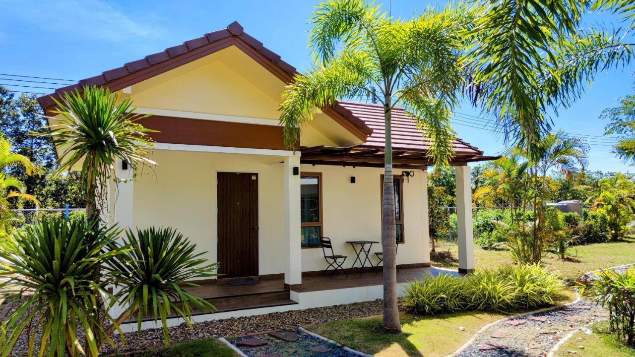 Isan Golf & Adventure Hotel Udon Thani Exteriör bild