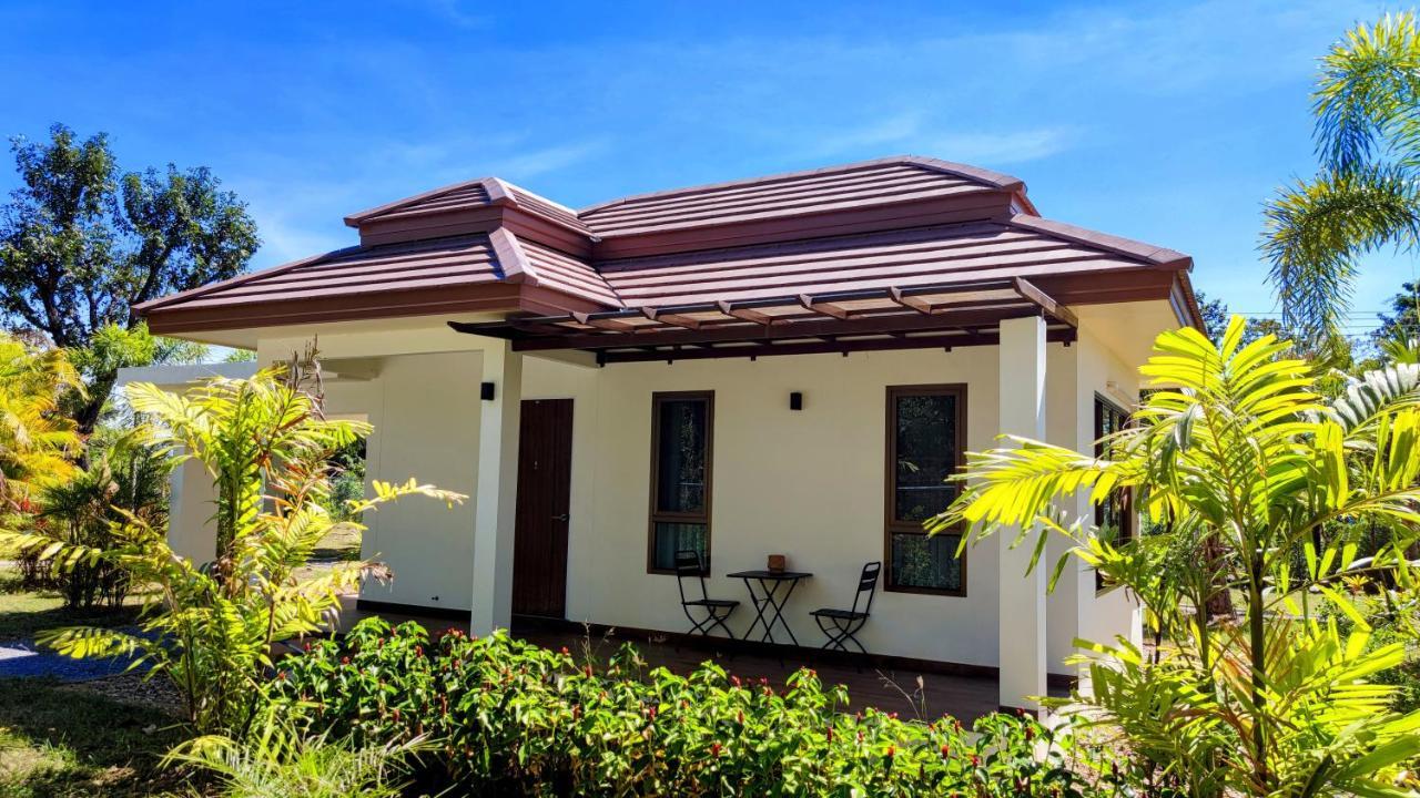 Isan Golf & Adventure Hotel Udon Thani Exteriör bild