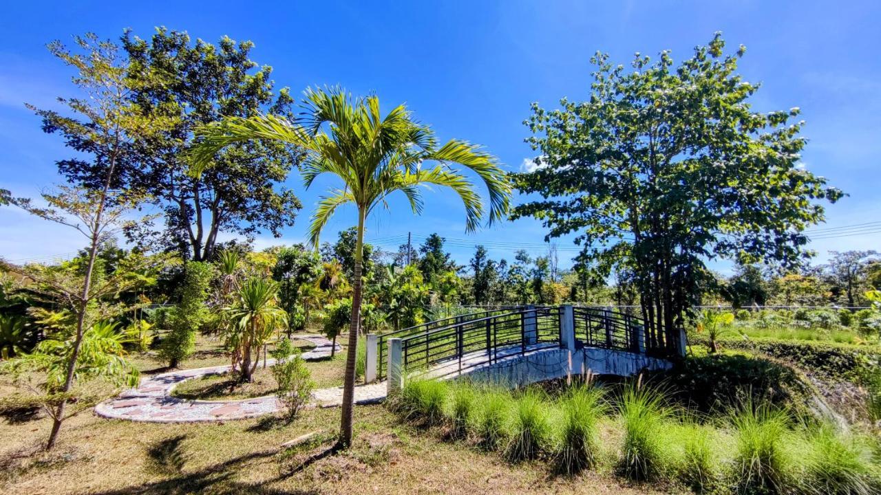 Isan Golf & Adventure Hotel Udon Thani Exteriör bild