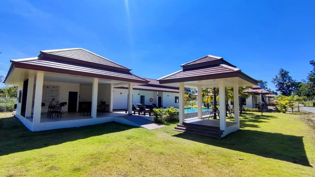 Isan Golf & Adventure Hotel Udon Thani Exteriör bild