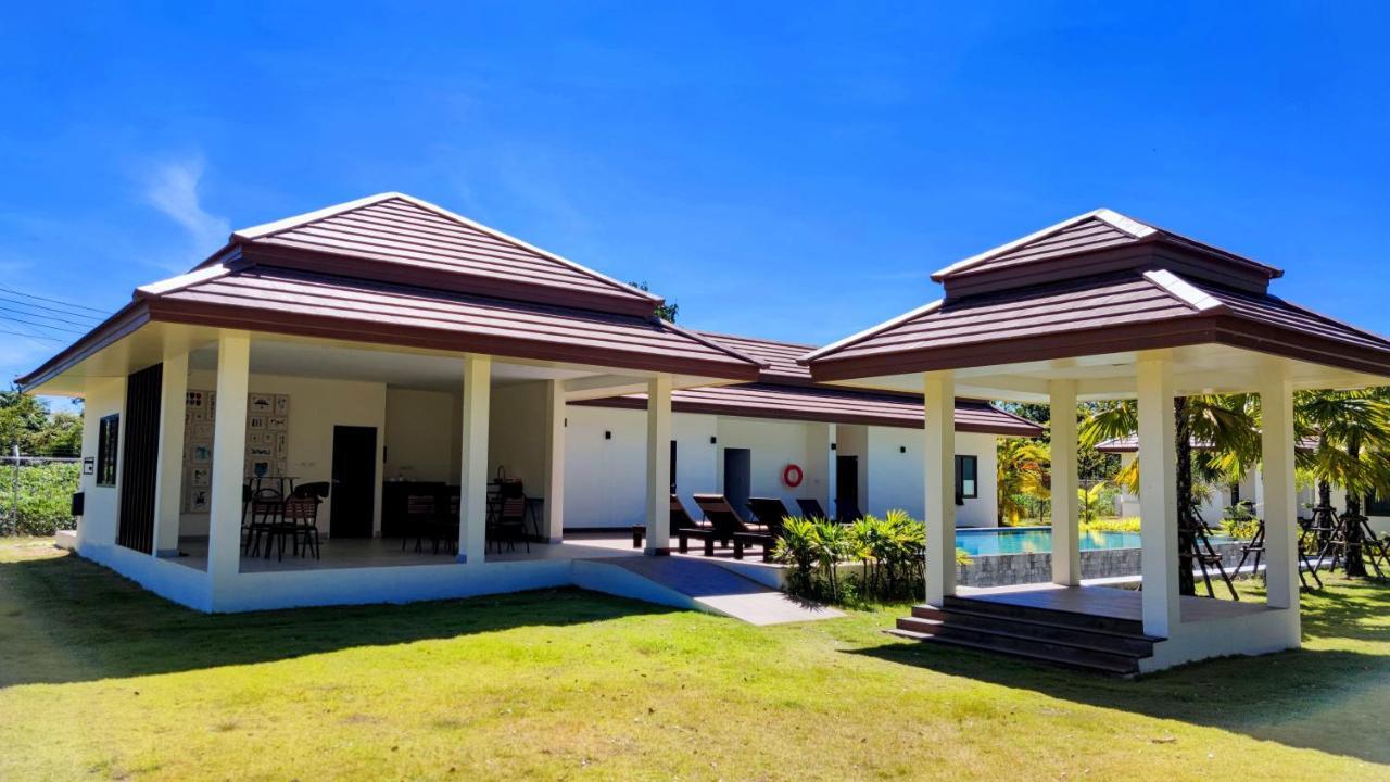 Isan Golf & Adventure Hotel Udon Thani Exteriör bild