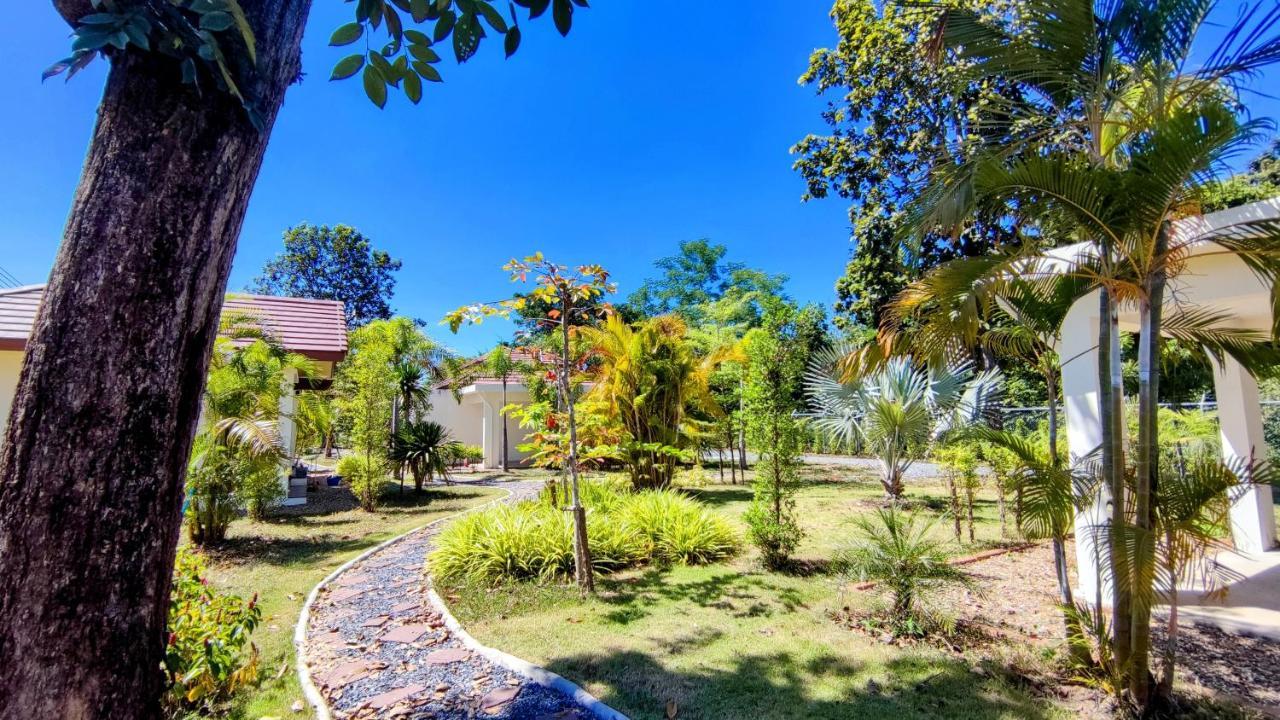 Isan Golf & Adventure Hotel Udon Thani Exteriör bild