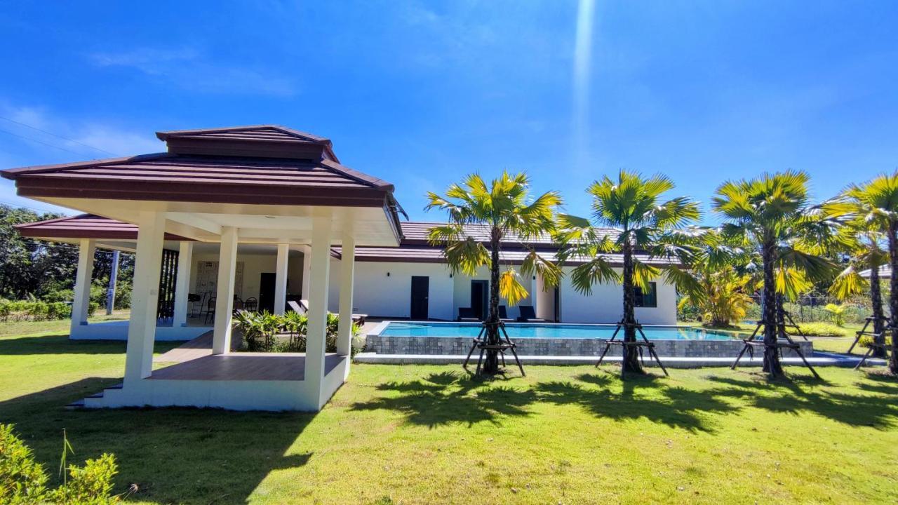 Isan Golf & Adventure Hotel Udon Thani Exteriör bild