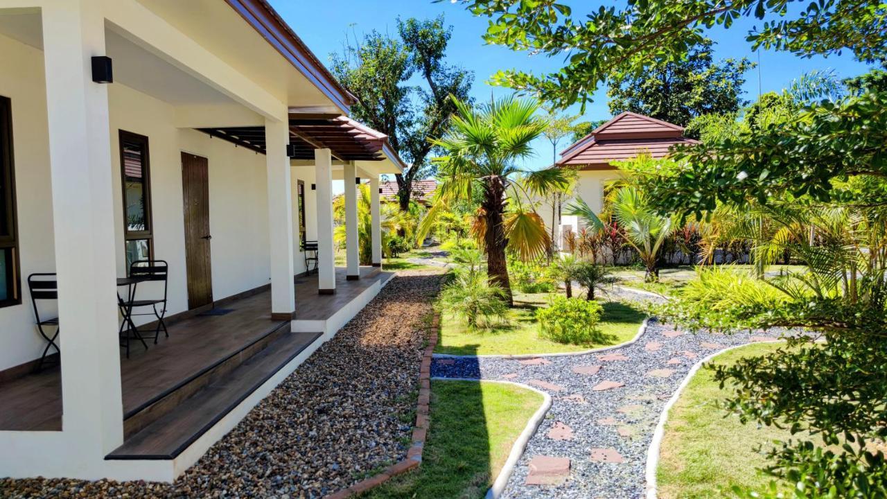 Isan Golf & Adventure Hotel Udon Thani Exteriör bild