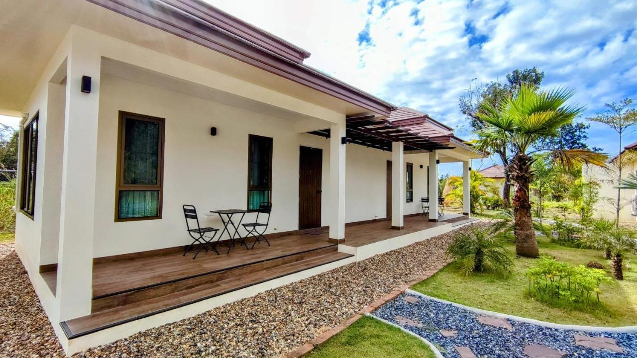 Isan Golf & Adventure Hotel Udon Thani Exteriör bild
