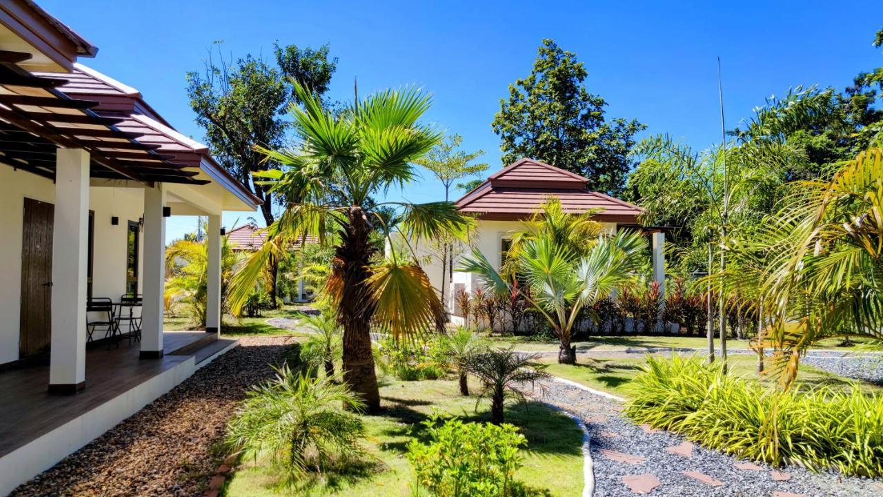 Isan Golf & Adventure Hotel Udon Thani Exteriör bild